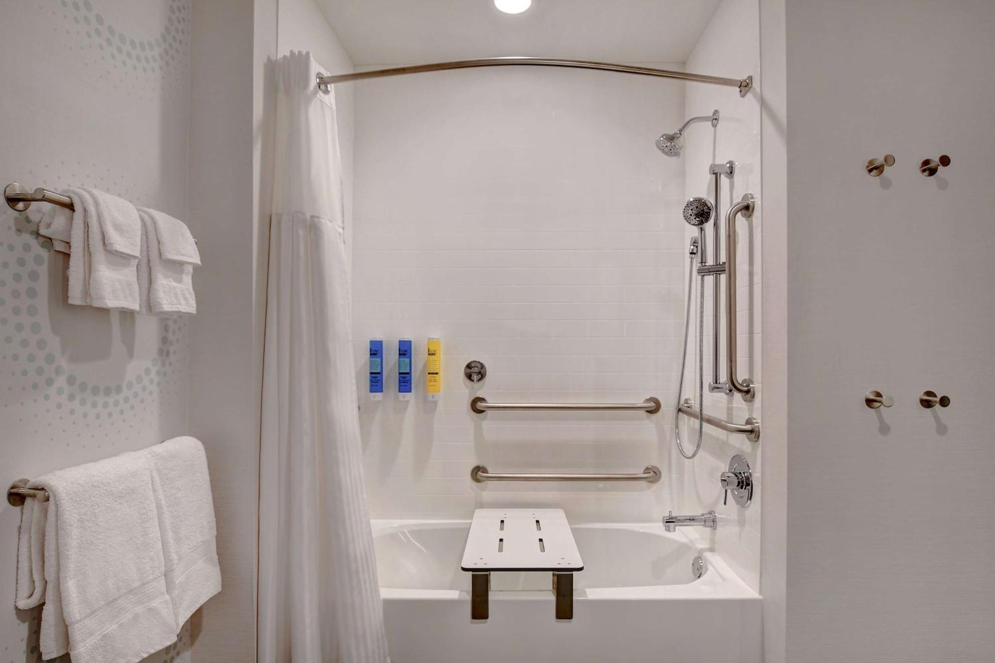 Tru By Hilton Columbia Greystone Hotel Екстериор снимка